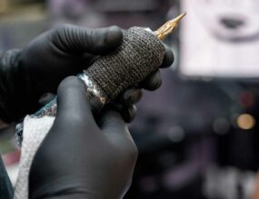 Se préparer pour une séance de tatouage