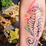 Tatouage aquarelle, couleur. Tattoo hippocampe.