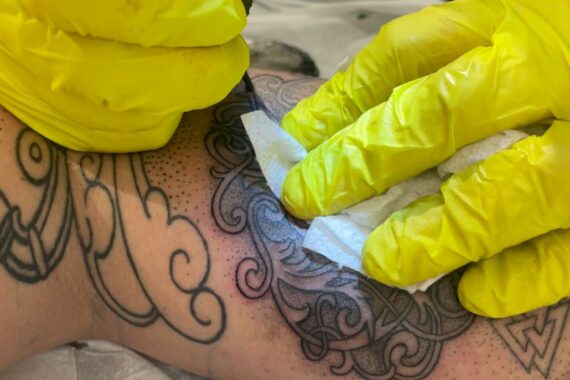 Tatoueuse près d'Annecy