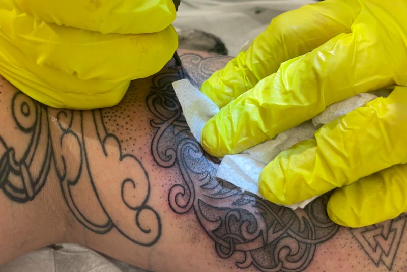 Tatoueuse près d'Annecy