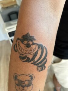 Tatouage chat du Cheshire, Alice au pays des Merveilles