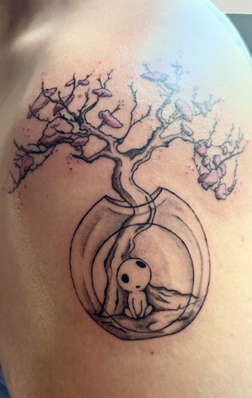 Tatouage Kodama - Traits fins, couleur - Annecy et Aix les Bains